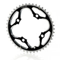 Silber-schwarzes XLC Kettenblatt CR-A01 mit 22 Zähnen und 64mm Lochkreisdurchmesser auf weißem Hintergrund.