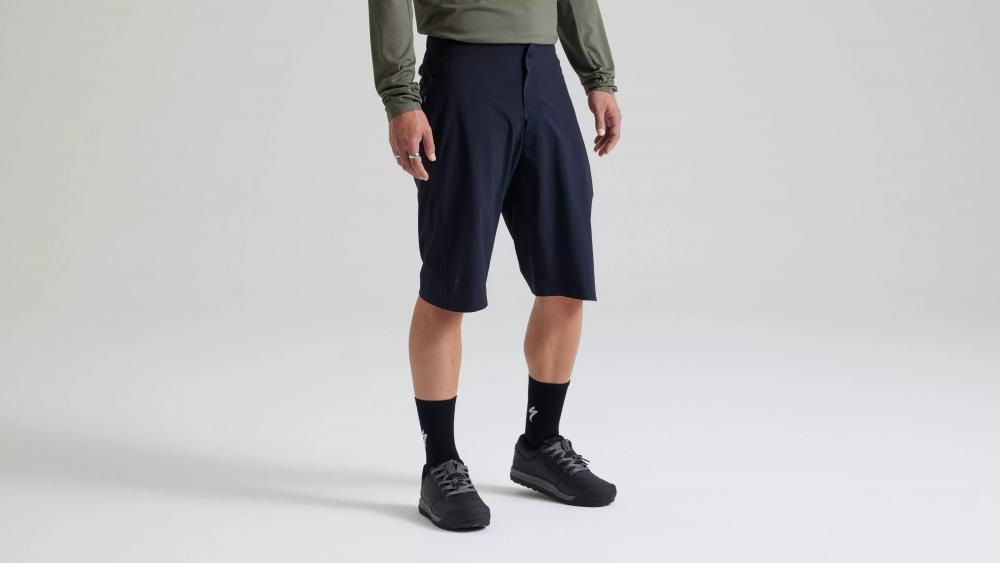 GRAVITY TRAINING RACE SHORT MEN BLK 38 - Herren Laufshorts