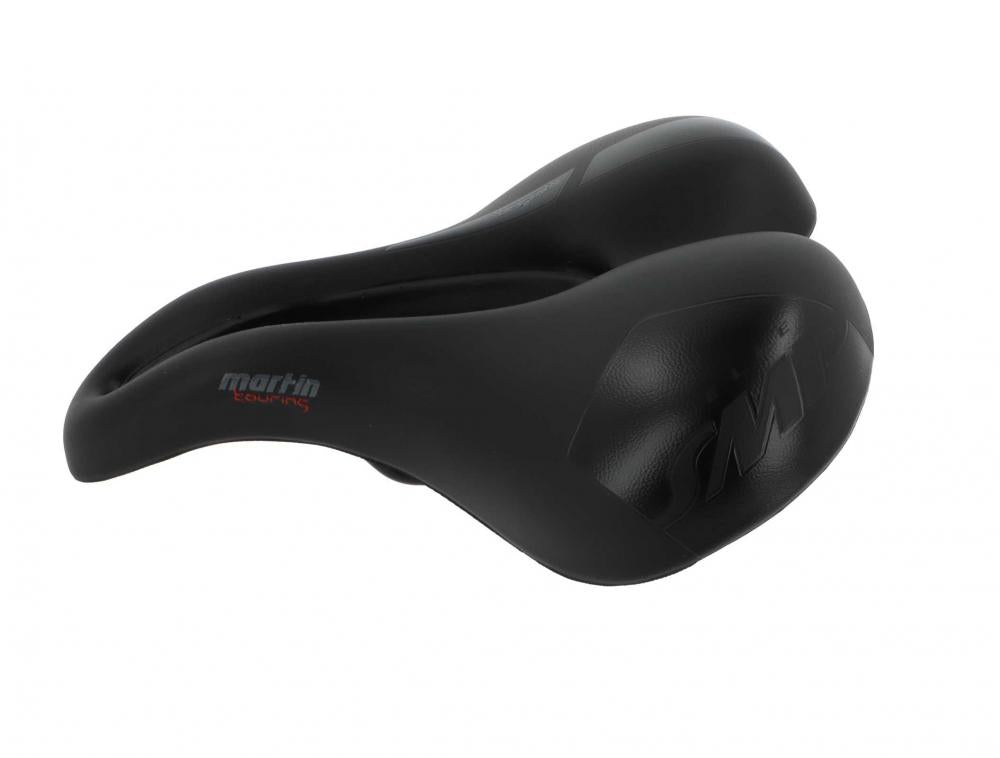 Schwarzer Selle SMP Martin Touring Medium Unisex Fahrradsattel mit rotem Schriftzug.