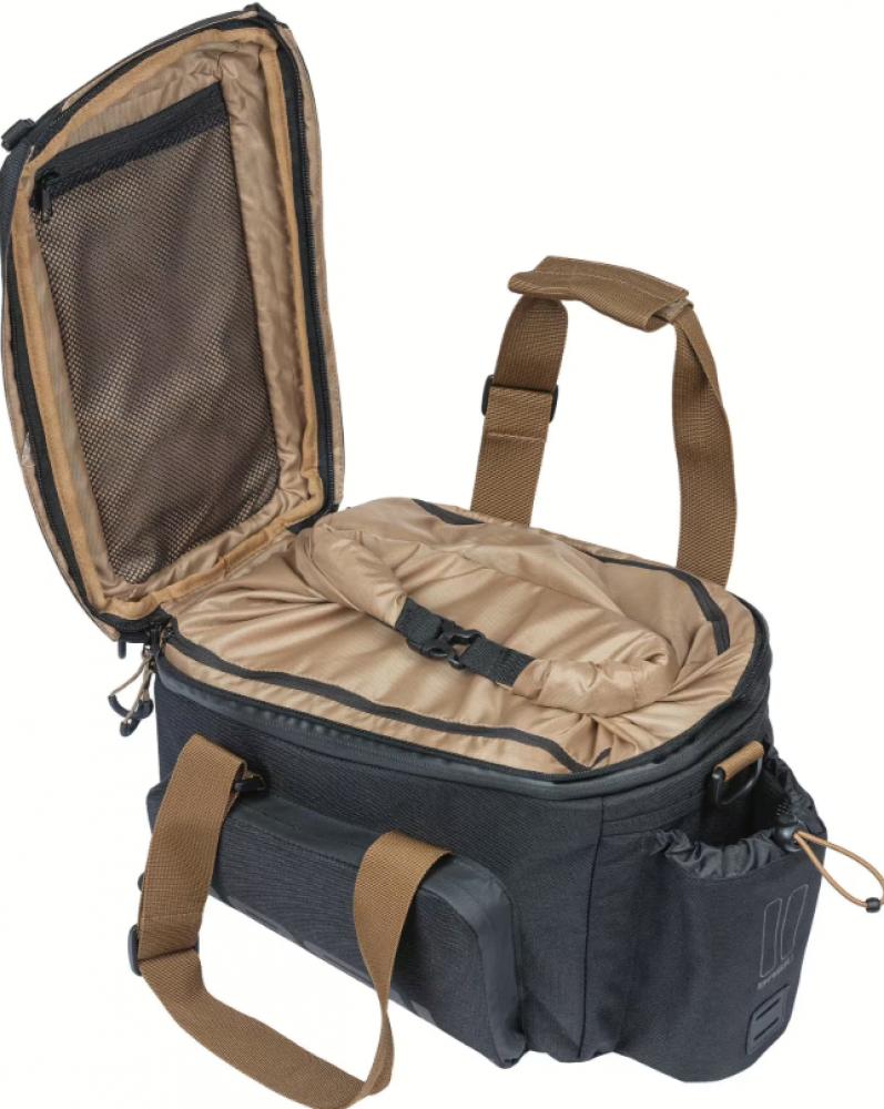 Offene Basil Miles XL Pro MIK 2.0 Gepäckträgertasche 36L, schwarz/grau, Innenansicht mit Netzfach und wasserdichtem Futter.