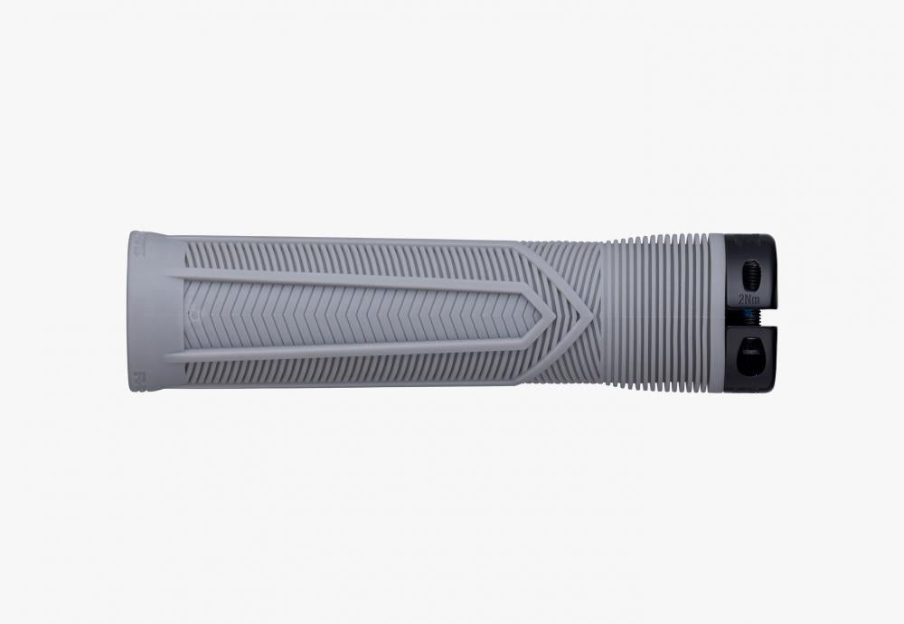 Race Face Chester Lock-On Griff 136/34mm grau/schwarz für sicheren Halt und Kontrolle am Lenker.