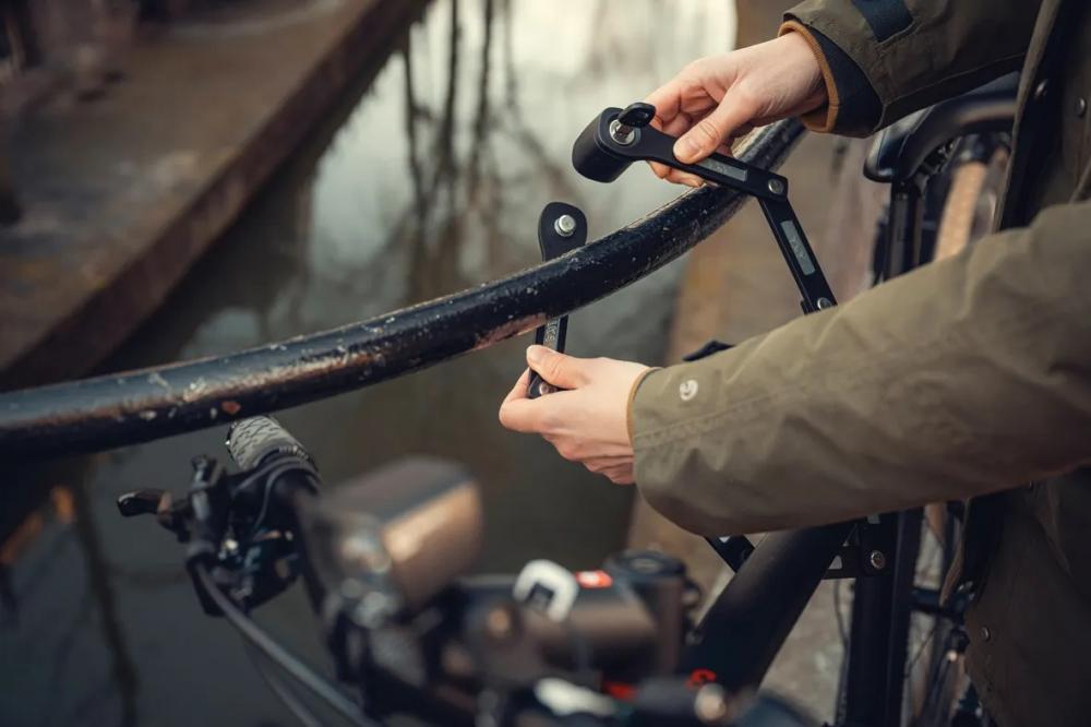 AXA Faltschloss Fold Lite 100 - 1.000 mm Fahrradschloss in Schwarz Leicht & Sicher