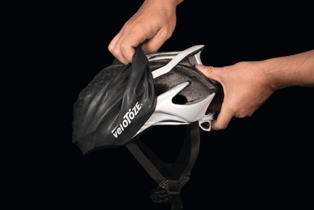 VeloToze Helmüberzug schwarz/rot/gelb onesize schwarz - wasserdichter Wetterschutz für Road-Helme