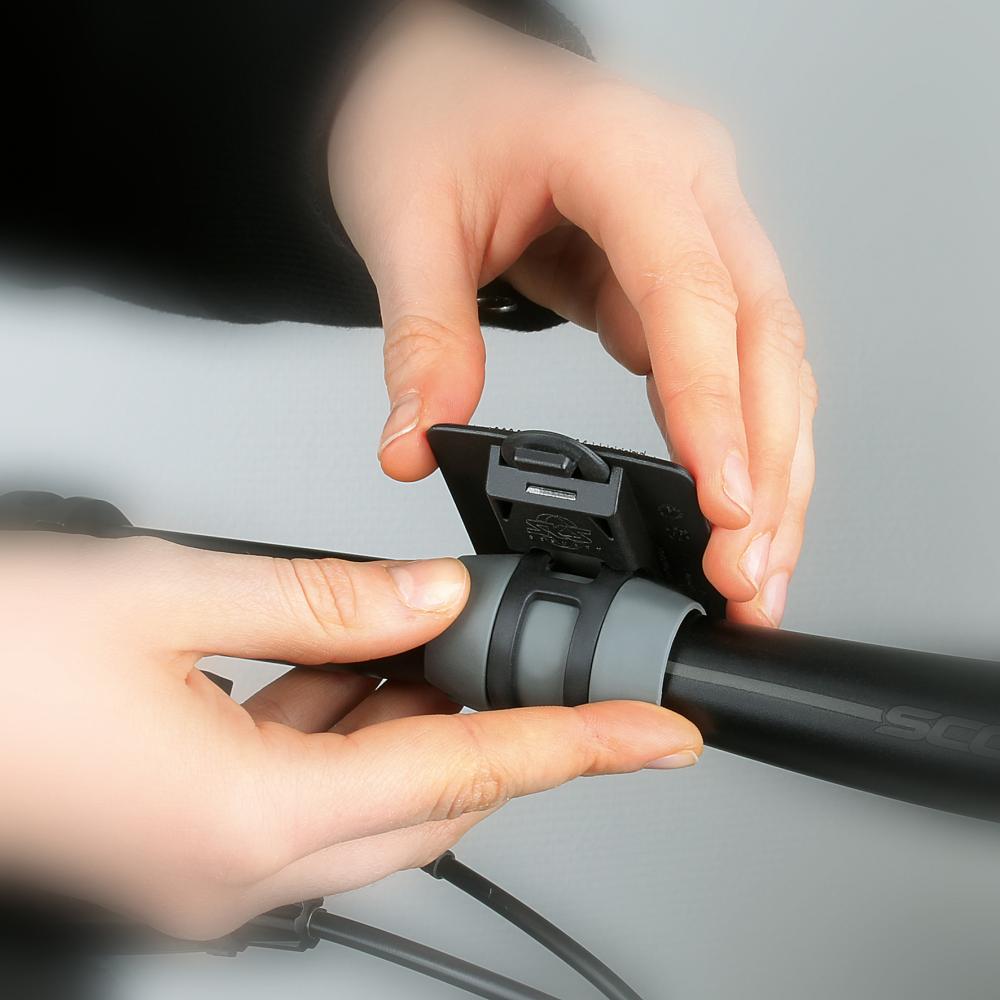 SKS Smartphonehalter Smartboy schwarz - Robuste Kunststoffhalterung mit praktischer Tasche, ideal für Fahrradlenker. Sichere Befestigung und einfacher Zugriff
