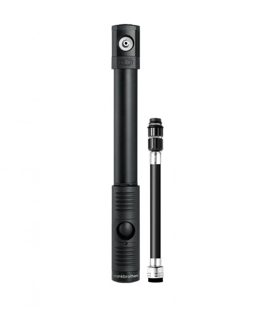 Crankbrothers Klic HP Handpumpe Midnight Edition schwarz mit Schlauch und Rahmenhalter.