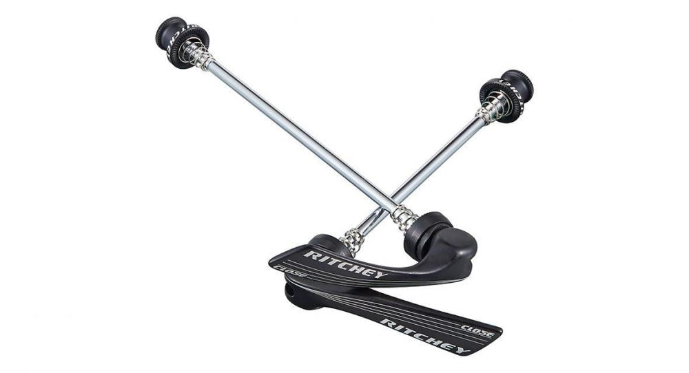 Zwei gekreuzte schwarze Ritchey Nabenschnellspanner aus Edelstahl für Rennräder, 100-130mm.