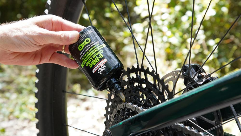 Finish Line E-Bike Kettenöl 120ml Flasche - spezielles Schmiermittel für E-Bike Ketten, reduziert Reibung, schützt vor Verschleiß und Korrosion