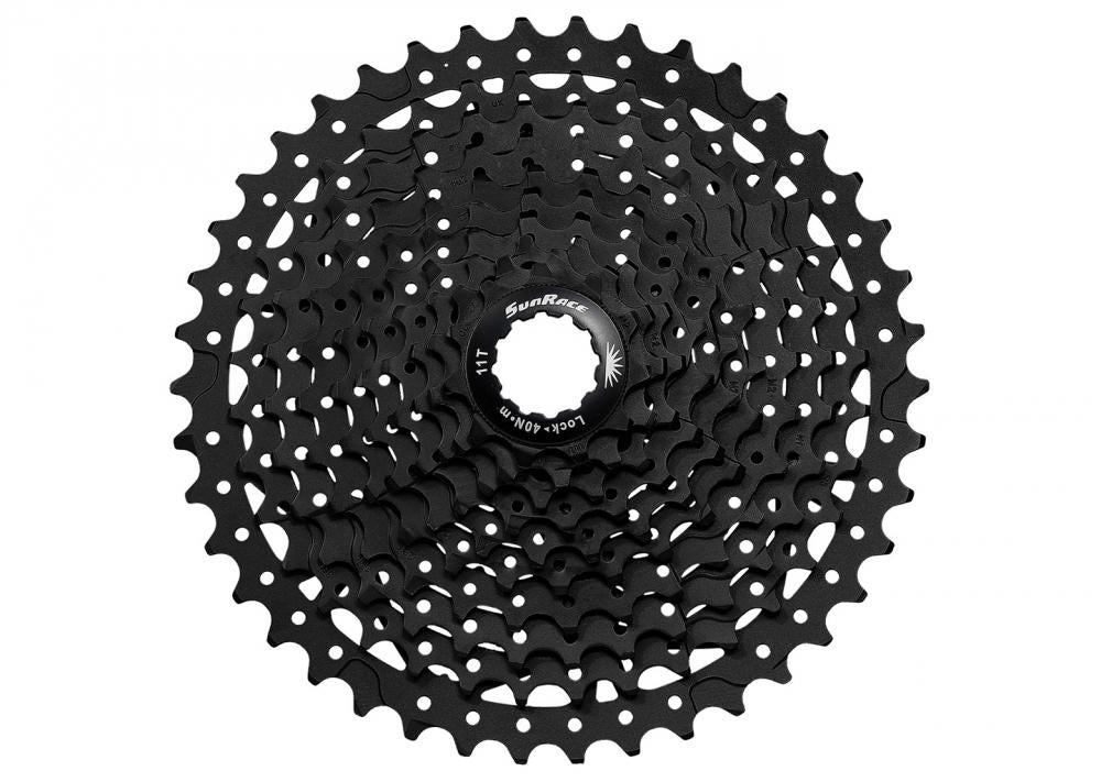 Schwarze SunRace CSMS3 TAX 10-fach Kassette 11-40 Zähne mit Wide Ratio Fluid Drive Plus.