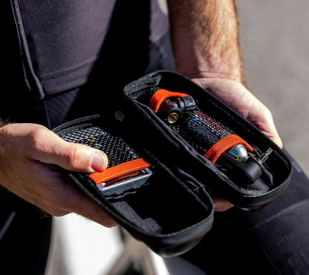 Elite Transporttasche Takuin Rainproof 500 Milliliter - Black Red Graphic, wasserdicht, 74 Millimeter Durchmesser, für Flaschenhalter
