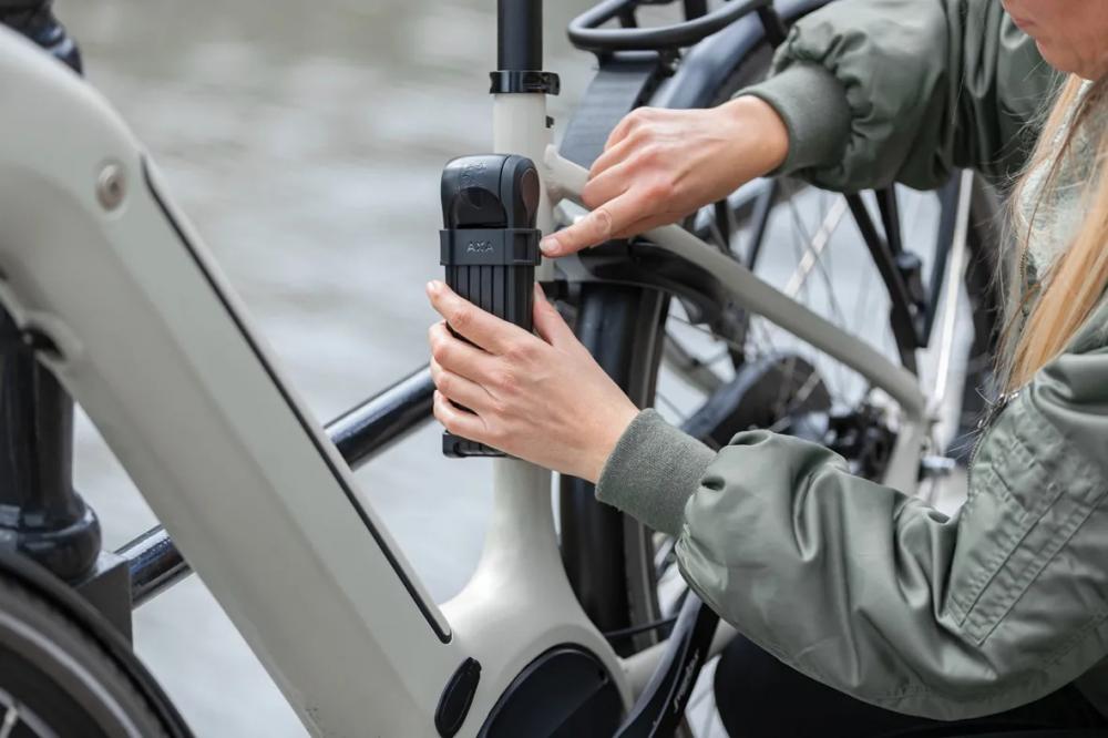 AXA Faltschloss Fold 100 - 1.000 mm Faltschloss mit hoher Sicherheit für Fahrräder und E-Bikes