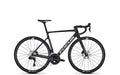 Schwarzes Focus IZALCO MAX 8.8 Carbon Aero Rennrad mit Shimano 105 Di2 und DT Swiss Laufrädern.
