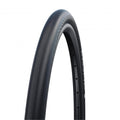 Schwarzer Schwalbe KOJAK Fahrradreifen 26x2.00 ETRTO 50-559 ADDIX RaceGuard Performance Line auf weißem Hintergrund.