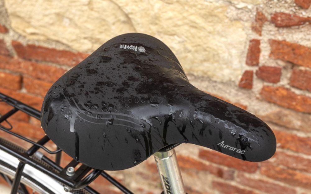 Selle Royal Aurorae Fahrradsattel schwarz, nass, Unisex, mit Royalgel für Komfort, wasserabweisend, ideal für City & Trekking