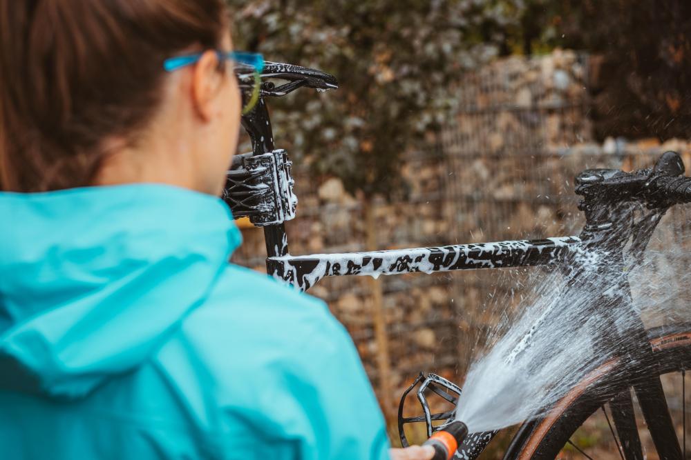 Schwalbe NATURAL BIKE SOAP - kompakte Seife im Set für schonende Fahrradreinigung