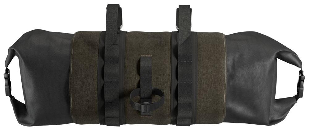 BROOKS Scape Handlebar Roll Mud Green - wasserdichte Bikepacking-Lenkertasche 10 bis 12 Liter mit Rollverschluss & Befestigungssystem