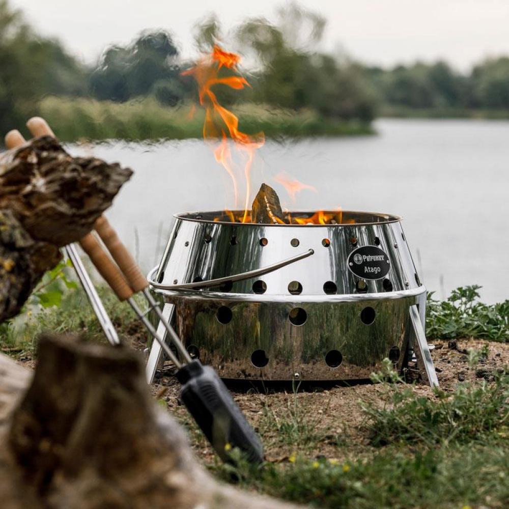 Petromax Atago 4-in-1 Edelstahl Grill, Feuerschale, Ofen & Herd, klappbar, Ø34 cm Grillrost, robust, extrem hitzebeständig, ideal für Camping & Outdoor-Kochen