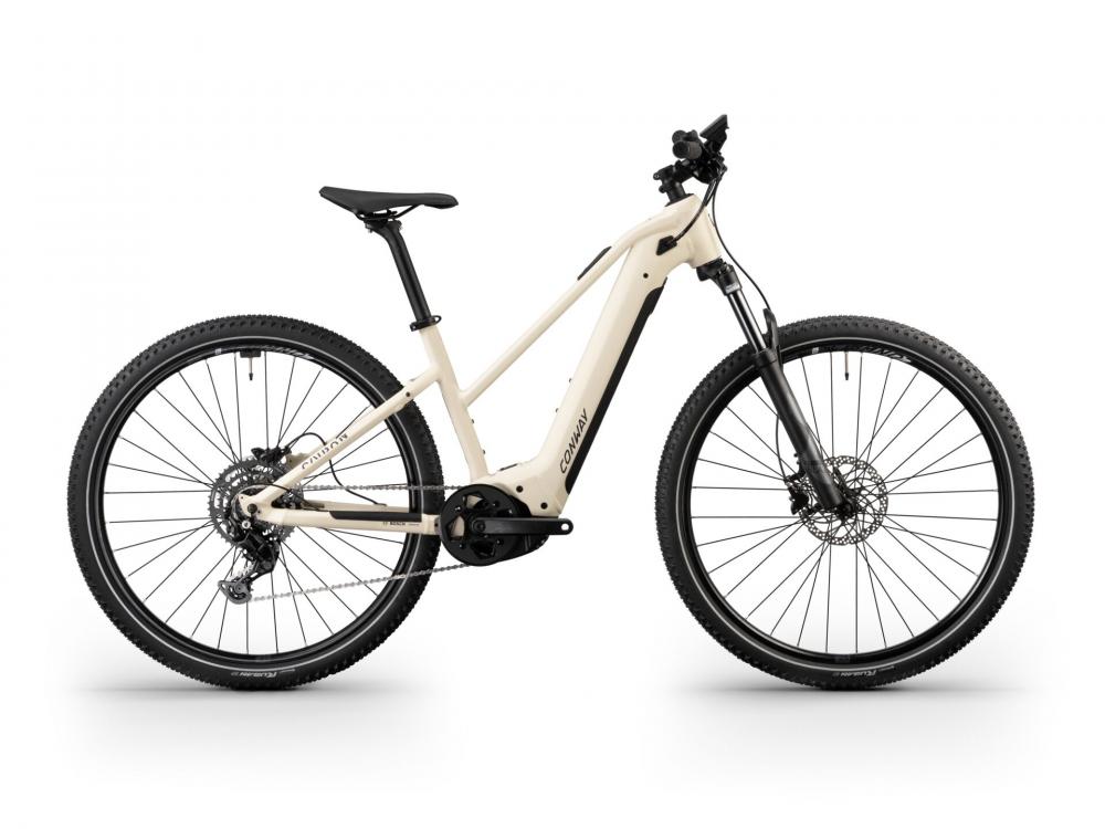 CONWAY Elektro-MTB Hardtail "Cairon S 1.0" (#1), Trapez, 29", ivory matt / black matt, 9-Gang SHIMANO "Cues", 45 cm / MnnDas Elektro-MTB Hardtail besteht aus einem Aluminiumrahmen. Die Federgabel bietet einen Gabelfederweg von 120 mm. Der Antrieb erfolgt