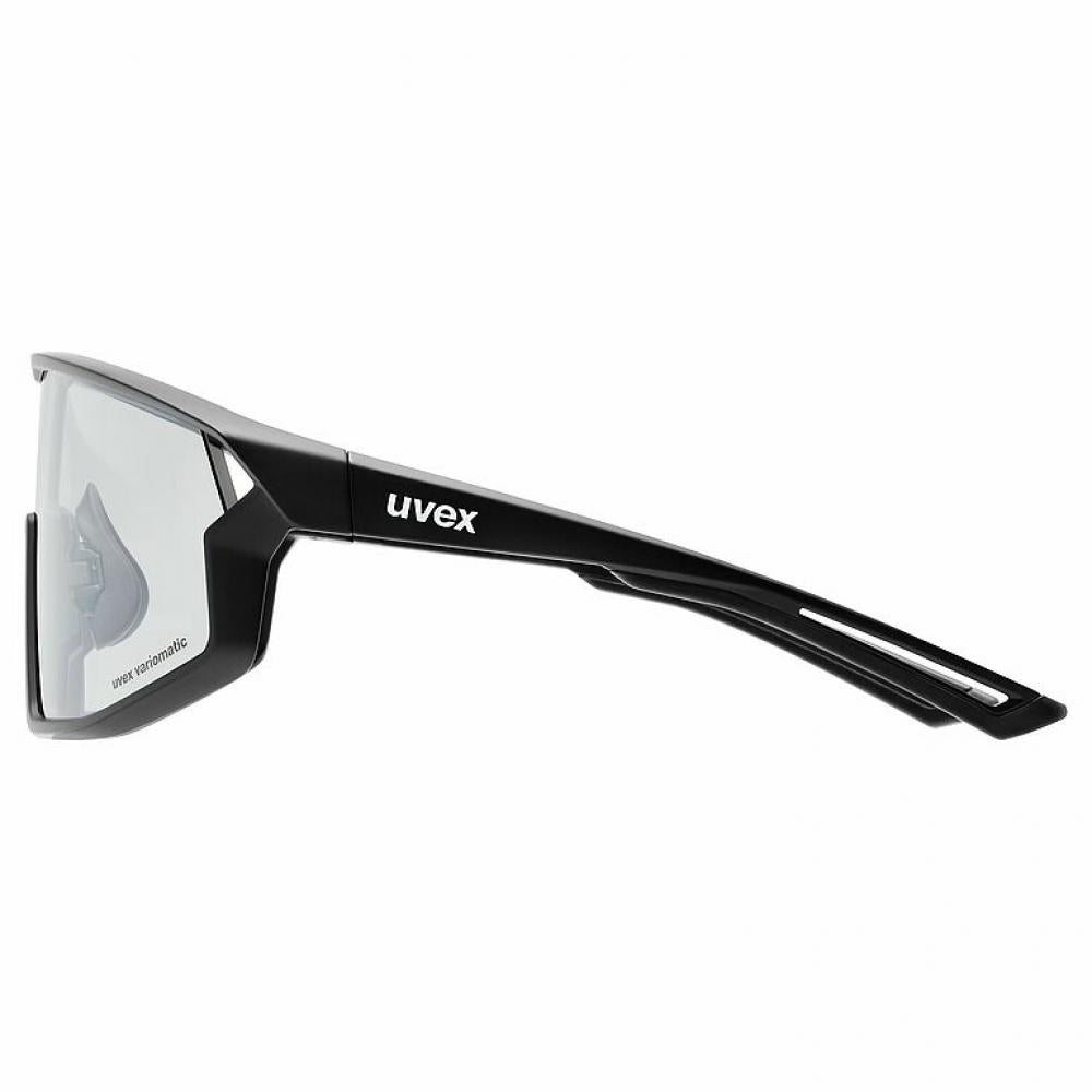 uvex skyryse V Sportbrille in Black Matt mit litemirror silver Scheibe bietet selbsttönende uvex variomatic®-Technologie, 100% UV-Schutz und uvex supravision® Anti-Beschlag-Beschichtung für klare Sicht bei allen Lichtverhältnissen