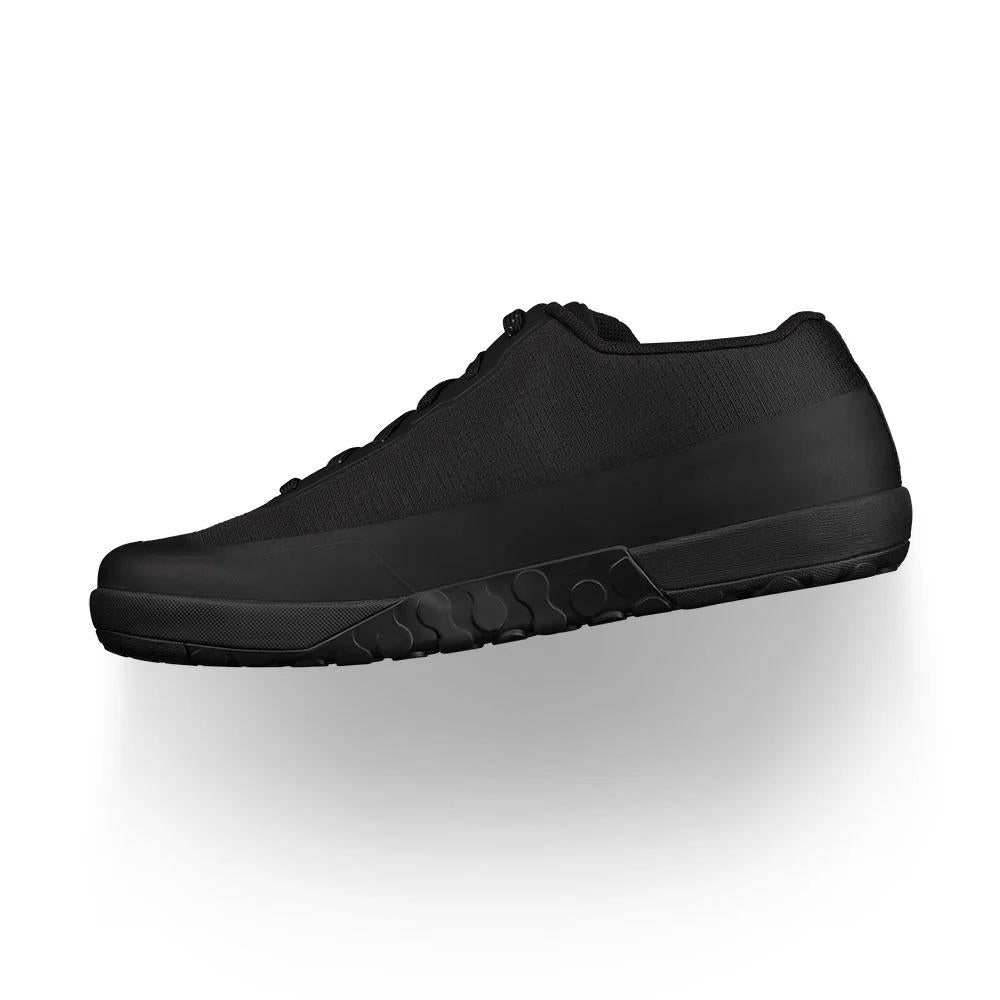 FIZIK Gravita Versor Flat MTB-Schuhe - Flatpedal - Vibram Megagrip - Ripstop-Obermaterial - Schnürverschluss - Black-Black - Größe 42