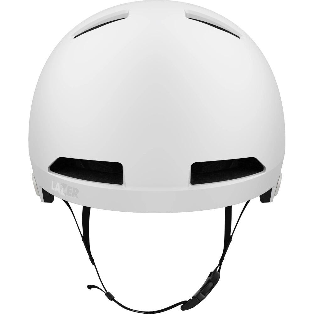 LAZER Helm Maze Jr KinetiCore Kids mattweiß, Rückansicht mit Kinnriemen. Sicherer Kinderfahrradhelm.
