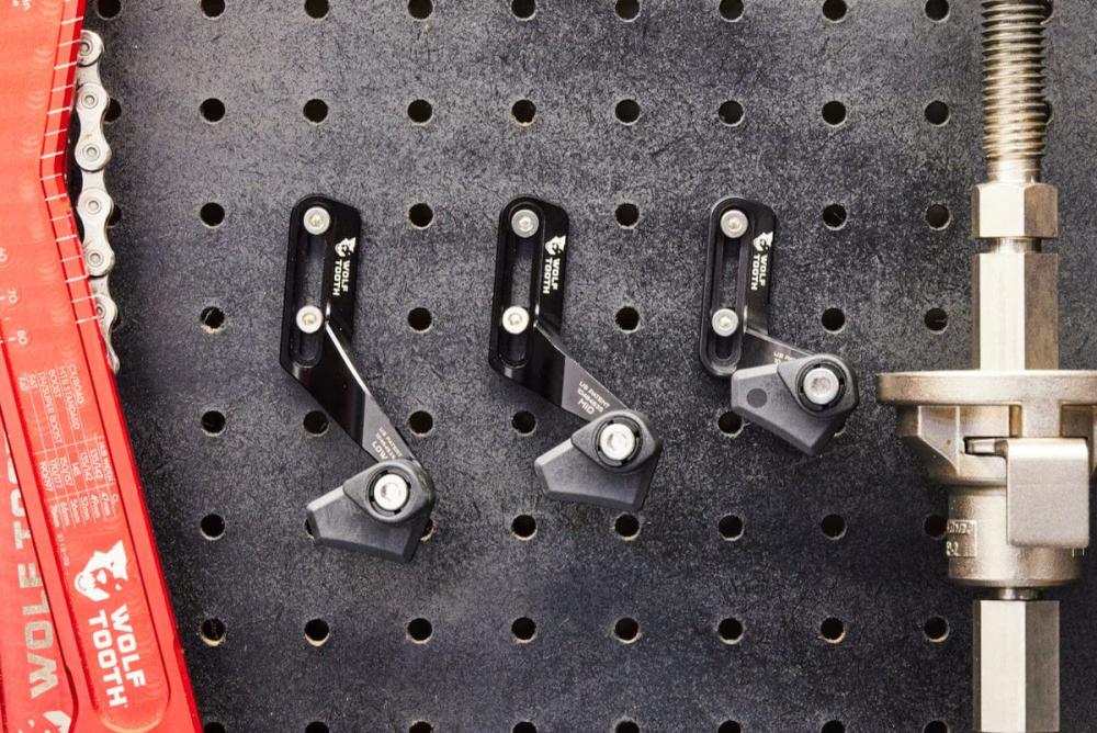 Wolf Tooth LoneWolf Aero Kettenführung schwarz für Cervelo 1x-Antriebe Mid Sweep 48-52 Zähne verhindert Kettenabwürfe.