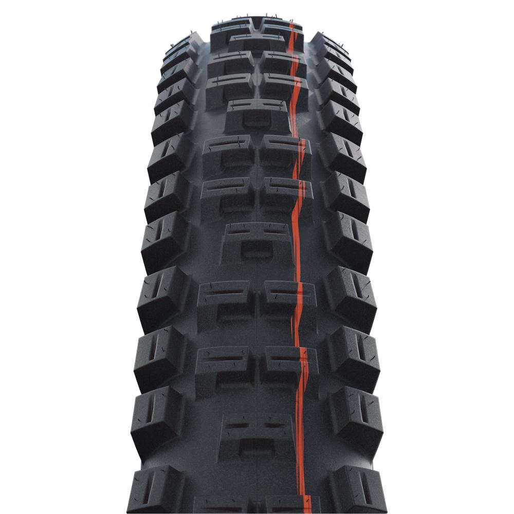 Schwalbe Big Betty 27.5x2.60" schwarz Mountainbike Reifen, E-50, faltbar, mit orangefarbenem Streifen.