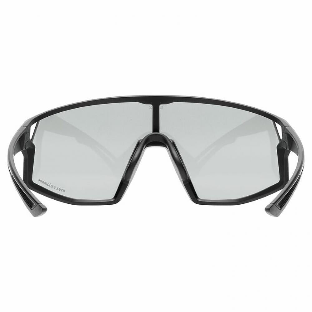 uvex skyryse V Sportbrille in Black Matt mit litemirror silver Scheibe bietet selbsttönende uvex variomatic®-Technologie, 100% UV-Schutz und uvex supravision® Anti-Beschlag-Beschichtung für klare Sicht bei allen Lichtverhältnissen