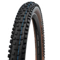 Schwalbe Nobby Nic Reifen 26x2.40 schwarz-braun TLE E-50 faltbar mit markantem Stollenprofil und blauen Linien.