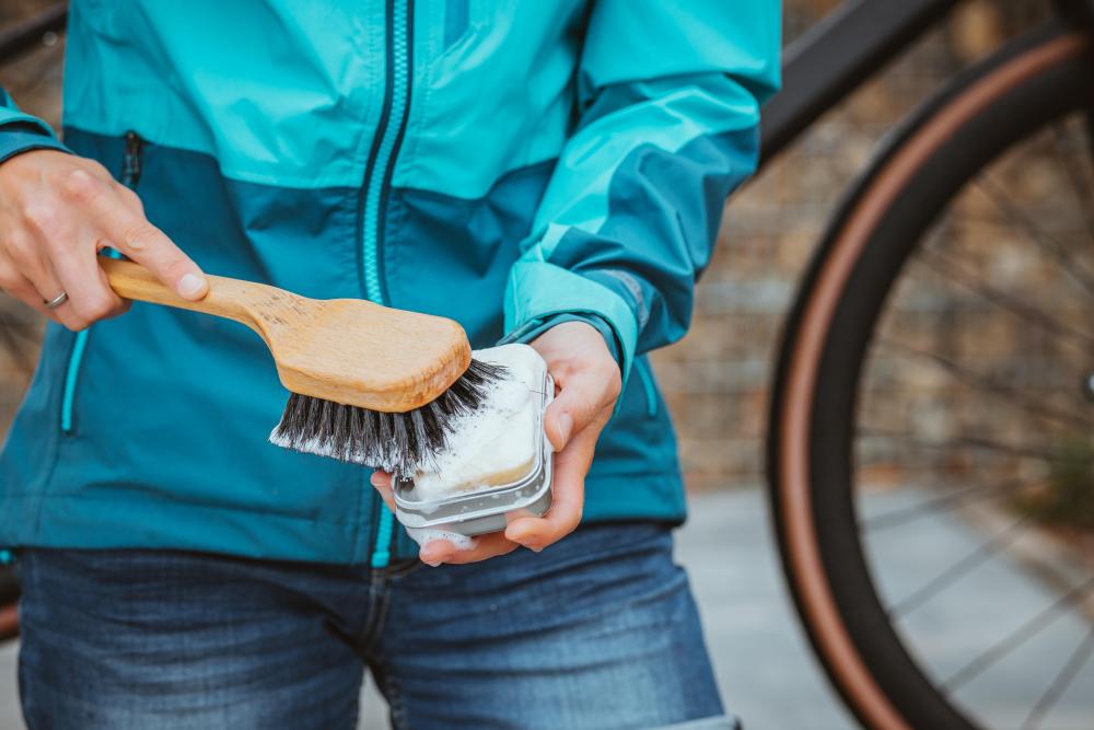 Schwalbe NATURAL BIKE SOAP - kompakte Seife im Set für schonende Fahrradreinigung