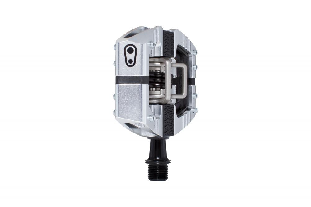Silbernes Crankbrothers Mallet Enduro LS Klick-Pedal mit langer Achse, detailliertes Fahrradpedal.