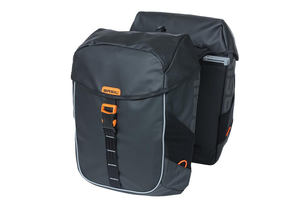Basil Miles MIK 2.0 wasserdichte 34L Fahrrad-Doppeltasche mit Rollverschluss, Reflex und orangefarbenen Details.