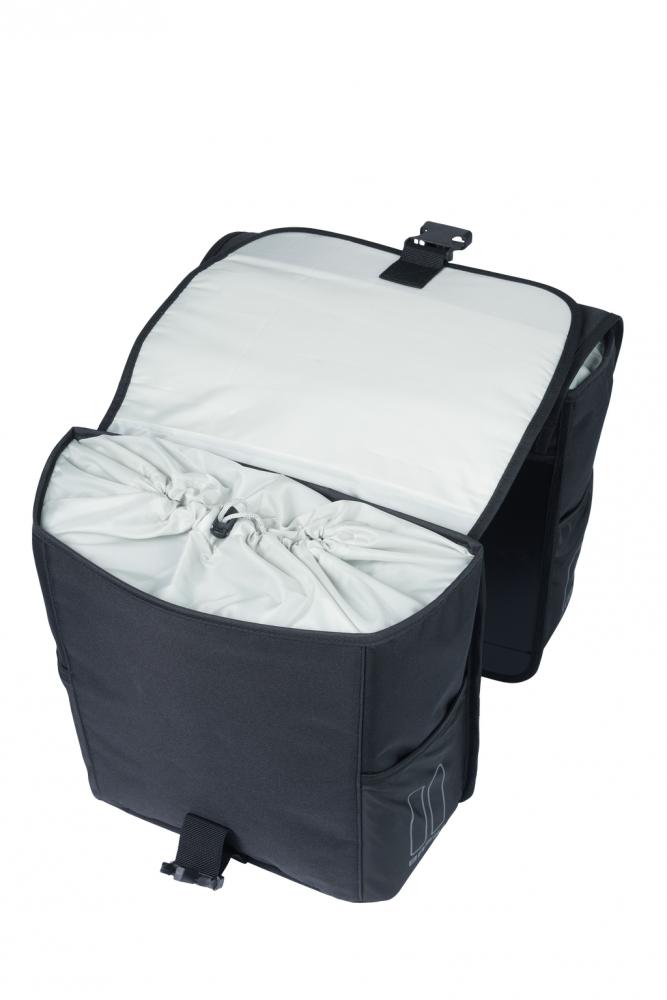 Offene Basil Go MIK Doppelpacktasche solid black, 32 Liter, wasserabweisende Gepäckträgertasche mit Kordelzug.