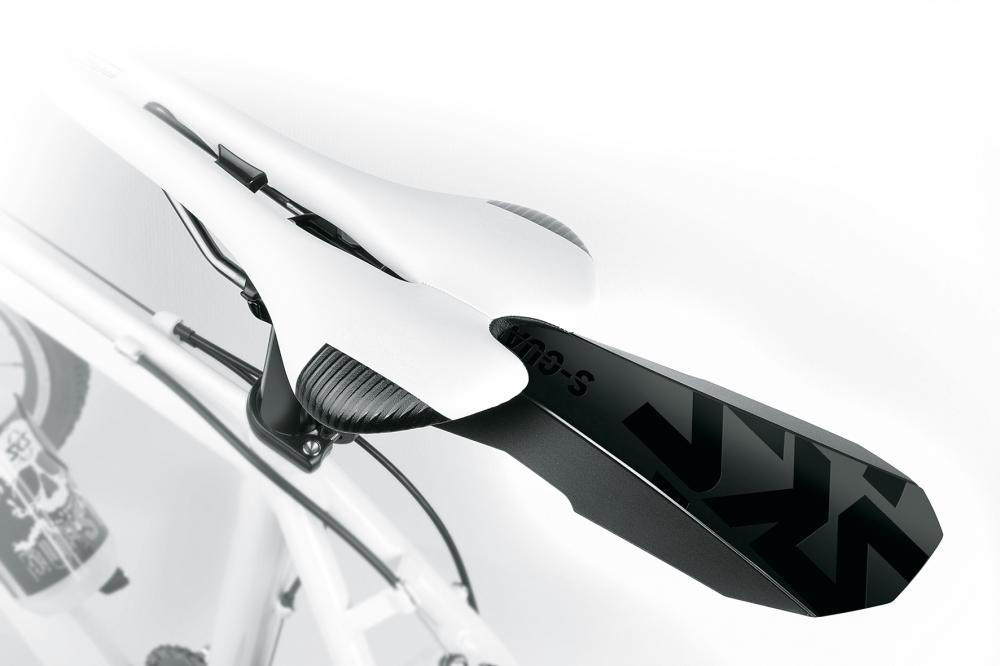 SKS S-Guard Schutzblech schwarz unter Fahrradsattel montiert, leichter, flexibler Spritzschutz für MTB und Rennrad.