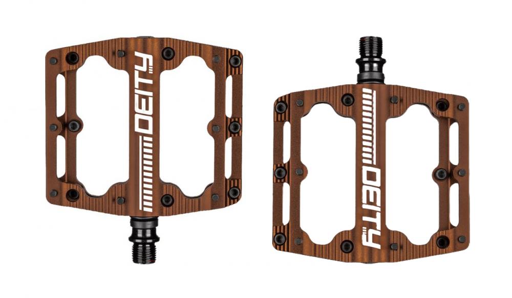 Deity Black Kat Pedale Bronze 9/16" - Aluminium Plattform (100×100 mm), DU-Lager & micro-sealed System, Ersatz-Pin-Kit inkl.