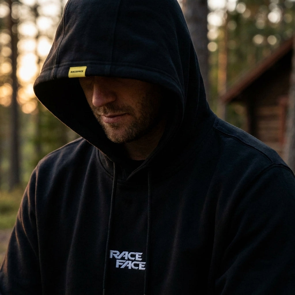 Race Face Logo Hoodie schwarz XXL. Bequemer Kapuzenpullover für Biker. Perfekt für Alltag, Freizeit & nach dem Trail. Sportlich, weich.