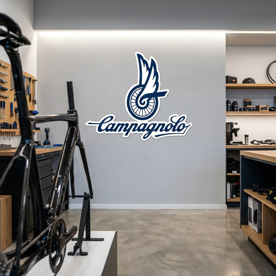 Campagnolo Wandaufkleber dunkelblau weiß (96,5x21cm). Ideal für Fahrrad-Shop, Werkstatt oder Hobbyraum. Zeigt Markenleidenschaft.