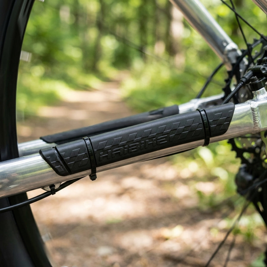 Haibike Kettenstrebenschutz 2018 aus Gummi für Alu-Hardtail. Robuster Schutz vor Kettenschlägen. Inkl. Kabelbinder für einfache Montage.