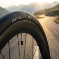 Schwalbe SV15L Extralight Rennradschlauch 28 Zoll mit 60mm Ventil. Leichter Fahrradschlauch für Agilität und Performance.