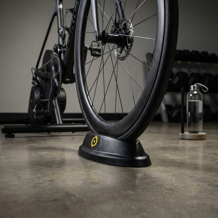 SARIS Leveling Block schwarz für Fahrrad-Vorderrad auf Rollentrainer.