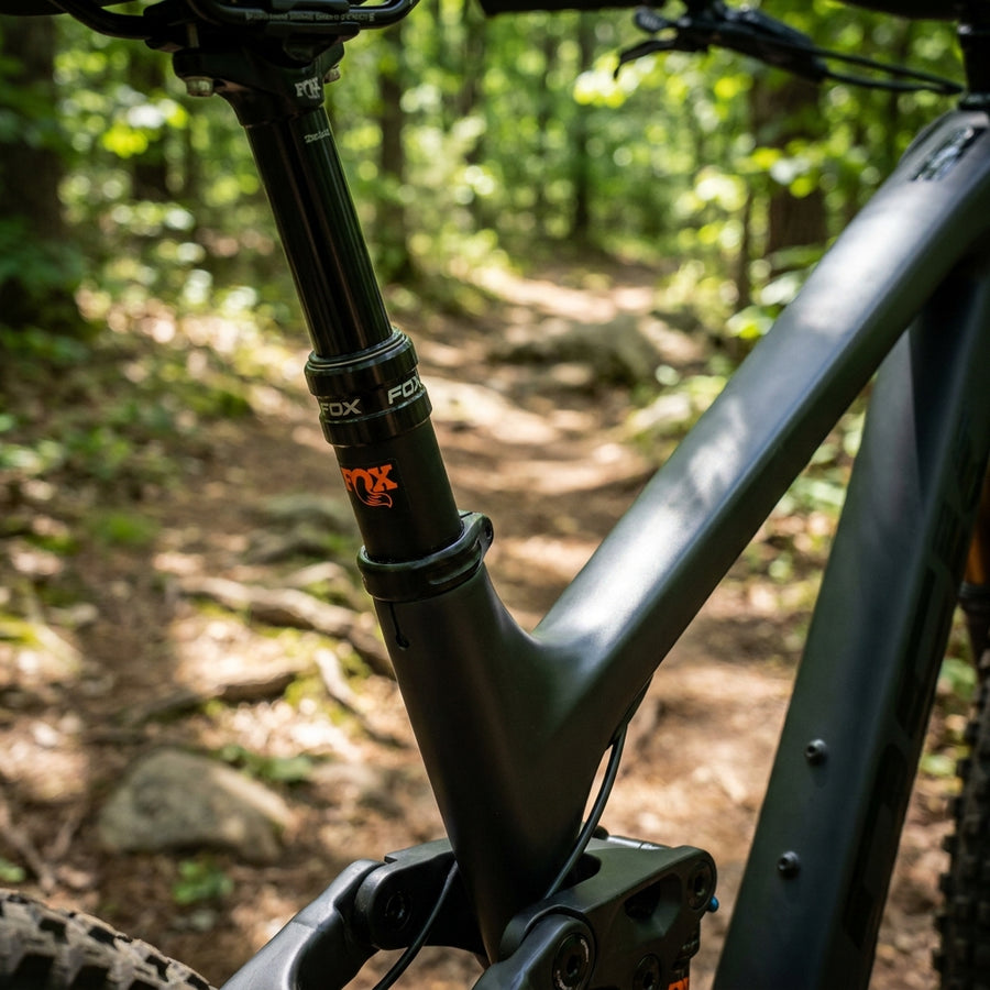 FOX Dropper Post Unterteil 31.6mm 4" Drop. Präzises Ersatzteil für Mountainbike Sattelstützen mit interner Zugführung.