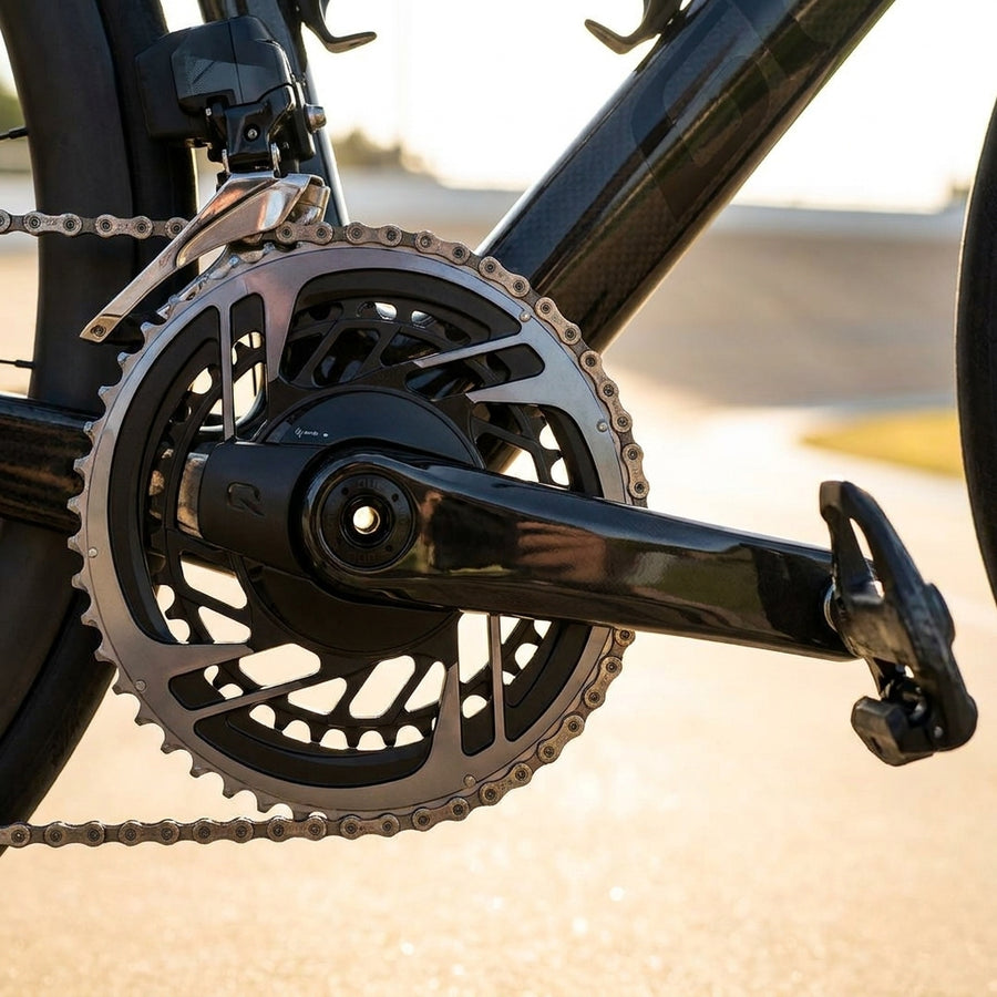 Detailansicht SRAM Force AXS Powermeter Kurbelgarnitur 35/48 Z, 172,5 mm für präzise Leistungsmessung am Fahrrad.