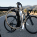 Silberner Campagnolo Schaltzug Niro für Ergopower-Schalthebel am Fahrrad-Lenker.