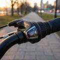 Shimano Tourney 6-fach Drehgriffschalter RevoShift am Fahrradlenker montiert für einfache Gangwechsel.