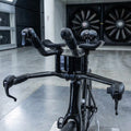 PRO Spacerset TT/TRI Alu am Lenker eines Triathlonrads zur ergonomischen Aero-Optimierung im Windkanal.