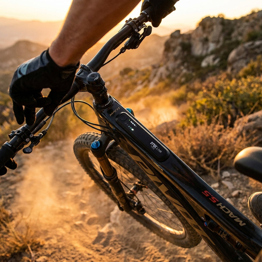 FOX Live m2a Controller Pivot Mach 5.5: Intelligente elektronische Fahrwerkssteuerung für Mountainbikes, präzise Dämpfung.
