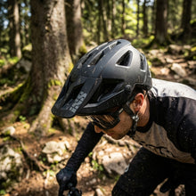 IXS Sports Division iXS Trigger AM helmet S/M black - leichter All-Mountain-Helm mit Top-Belüftung