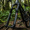 RockShox Domain 2022+ Gabel Standrohr Brücke in Glanzschwarz. Mountainbike Federgabel Ersatzteil für 27/29 Boost.