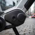 BOSCH Designdeckel links ENA 2016, schwarz matt, für Gen2 E-Bike Motor an Fahrrad in der Stadt.