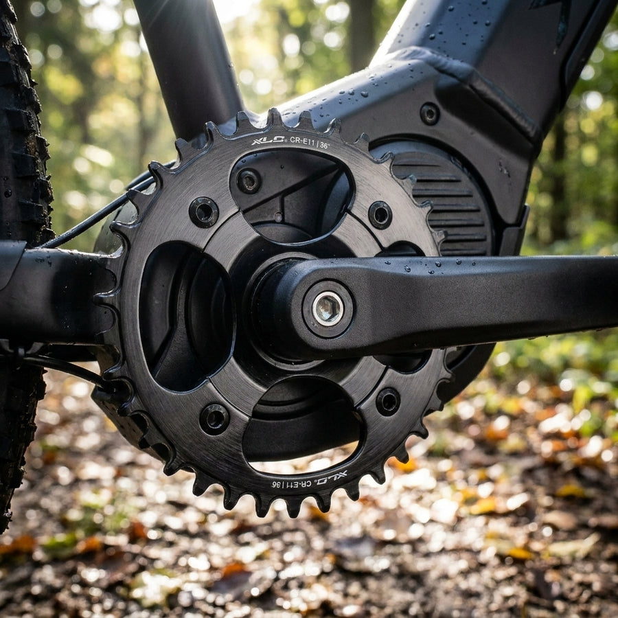 XLC E-Bike Kettenblatt CR-E11 36 Zähne aus Stahl für Mittelmotor, am Fahrrad montiert.