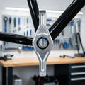 Hebie Kettenschutzhalter 964 aus Silber Aluminium für BSA Lager bis 48 Zähne Fahrrad Montage.